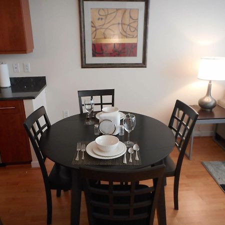 Weichert Suites At Wisconsin Place 체비체이스 외부 사진
