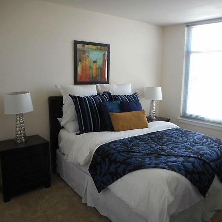 Weichert Suites At Wisconsin Place 체비체이스 외부 사진