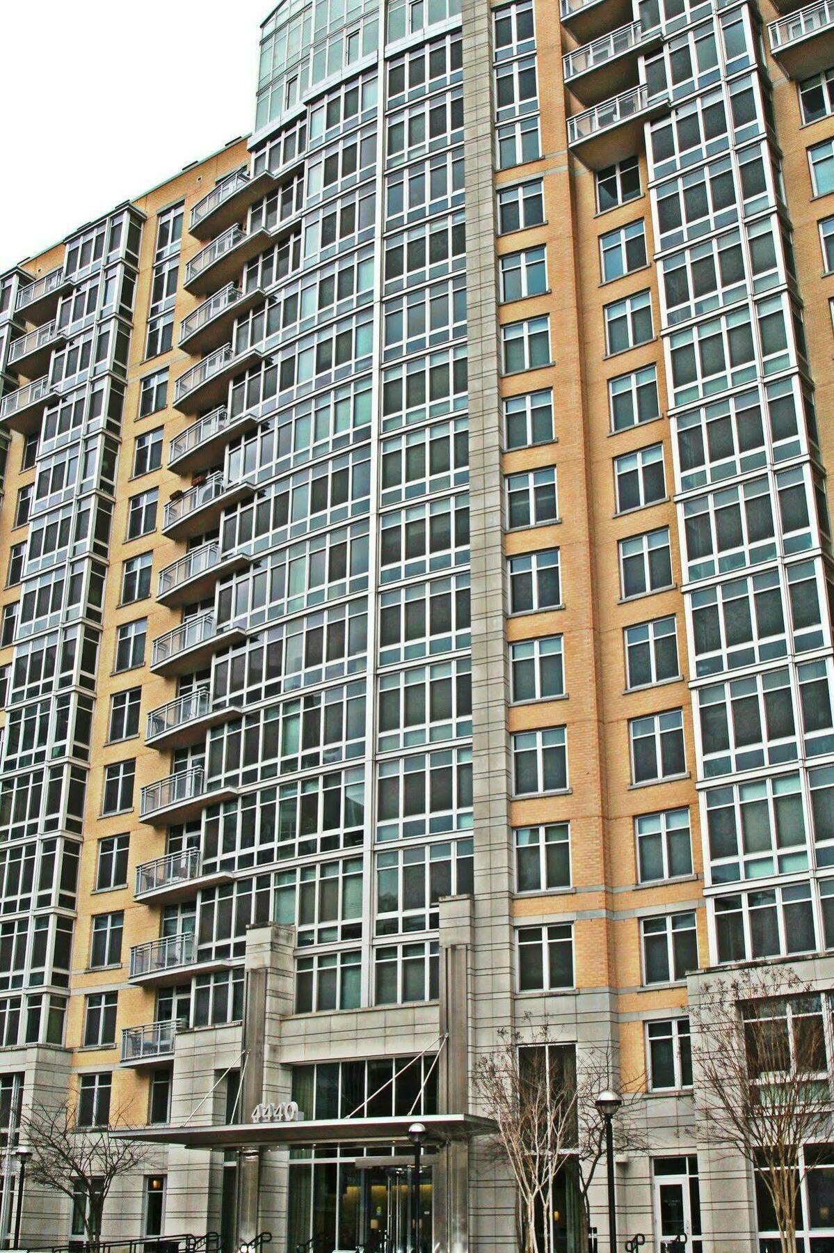 Weichert Suites At Wisconsin Place 체비체이스 외부 사진