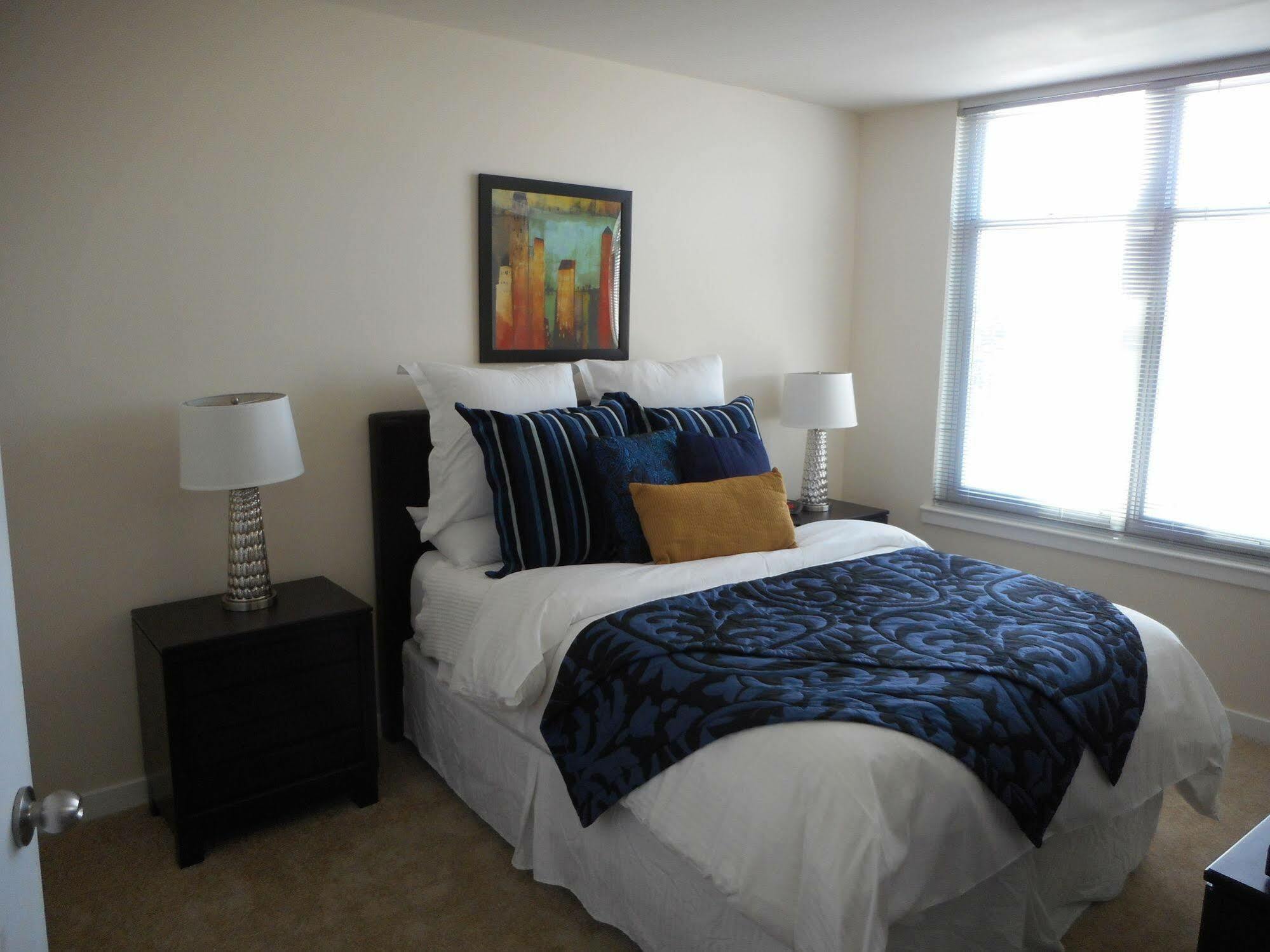 Weichert Suites At Wisconsin Place 체비체이스 외부 사진